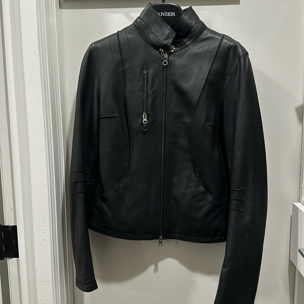 Super soft and light lamb skin leather bomber jacket with removable collar